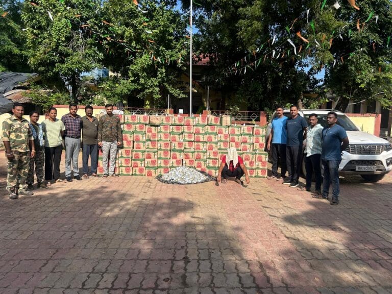 CG : पुलिस ने अवैध बिक्री के लिए रखी गई 730 बोतल देशी शराब सहित एक चार पहिया वाहन किया ज़ब्त।