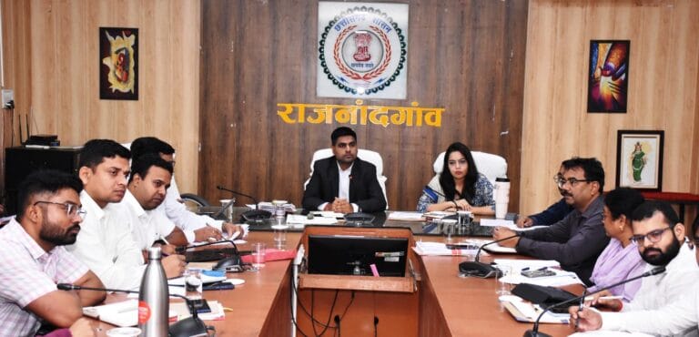 Rajnandgaon: सभी पटवारी मुख्यालय में रहना करें सुनिश्चित : कलेक्टर