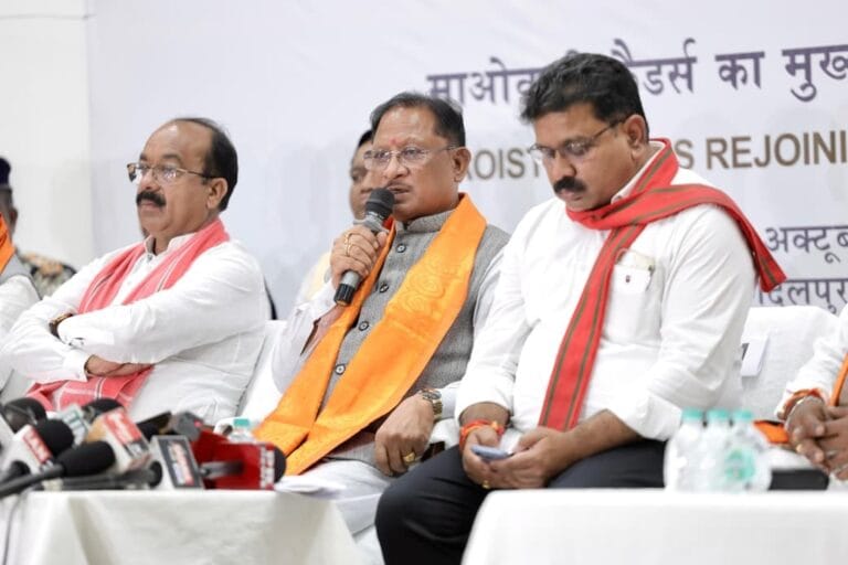 CG : मुख्यधारा में लौटे माओवादी कैडर — बस्तर में शांति, विश्वास और विकास की नई सुबह : मुख्यमंत्री श्री विष्णु देव साय