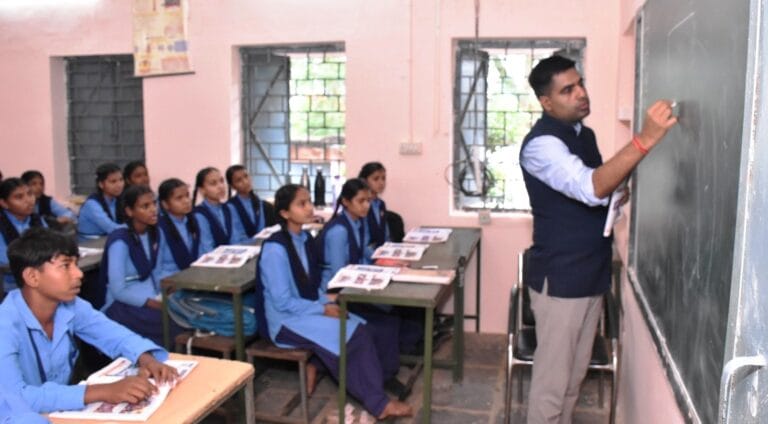 राजनांदगांव : कलेक्टर ने शासकीय हायर सेकेण्ड्री स्कूल सलोनी का किया औचक निरीक्षण