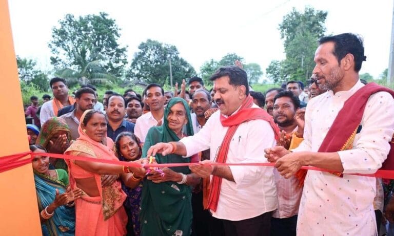 रायपुर ज़िले के कुरूवा गांव में उपमुख्यमंत्री विजय शर्मा ने सामुदायिक भवन का किया शुभारंभ