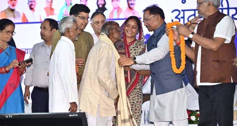 मुख्यमंत्री साय बोले – वृद्धजनों के सम्मान और कल्याण के लिए सरकार प्रतिबद्ध