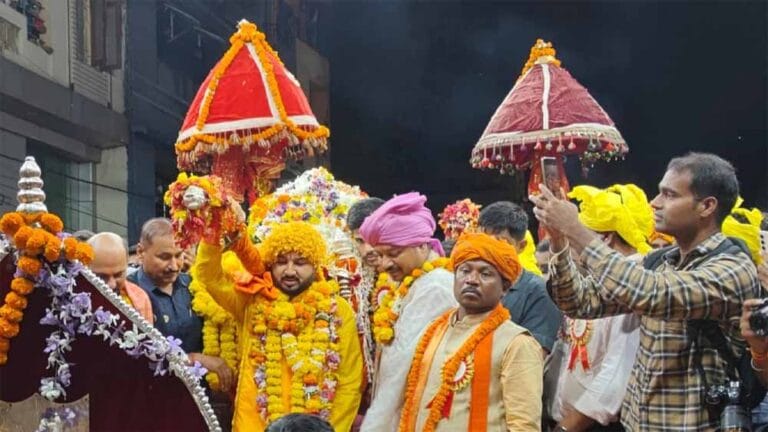 बस्तर दशहरा 2025: मावली परघाव की परंपरा निभाई गई, मंदिर प्रांगण में देवियों का शानदार मिलन