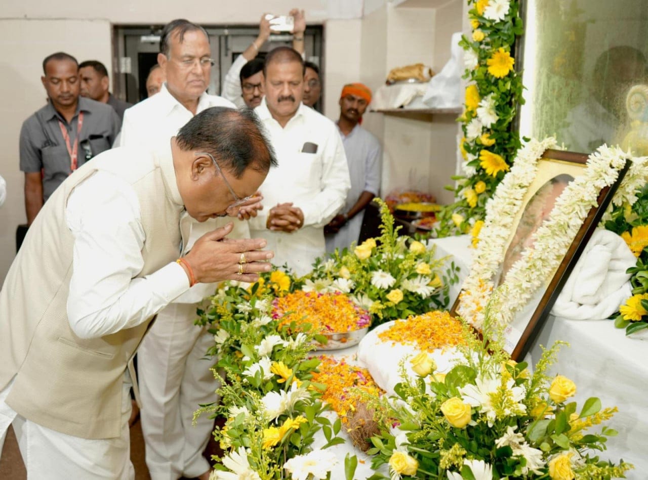 CG: मुख्यमंत्री विष्णु देव साय ने पूर्व विधानसभा उपाध्यक्ष स्वर्गीय बनवारी लाल अग्रवाल को दी श्रद्धांजलि