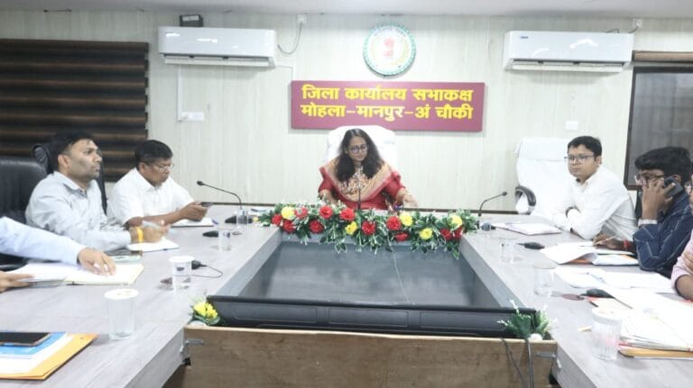 स्वास्थ्य सेवाओं में लापरवाही नहीं की जाएगी बर्दाश्त- कलेक्टर प्रजापति