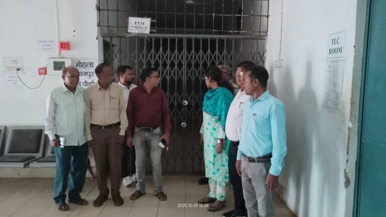 कलेक्टर श्रीमती प्रजापति ने की वेयरहाउस का निरीक्षण, राजनैतिक दल के प्रतिनिधि रहें मौजूद