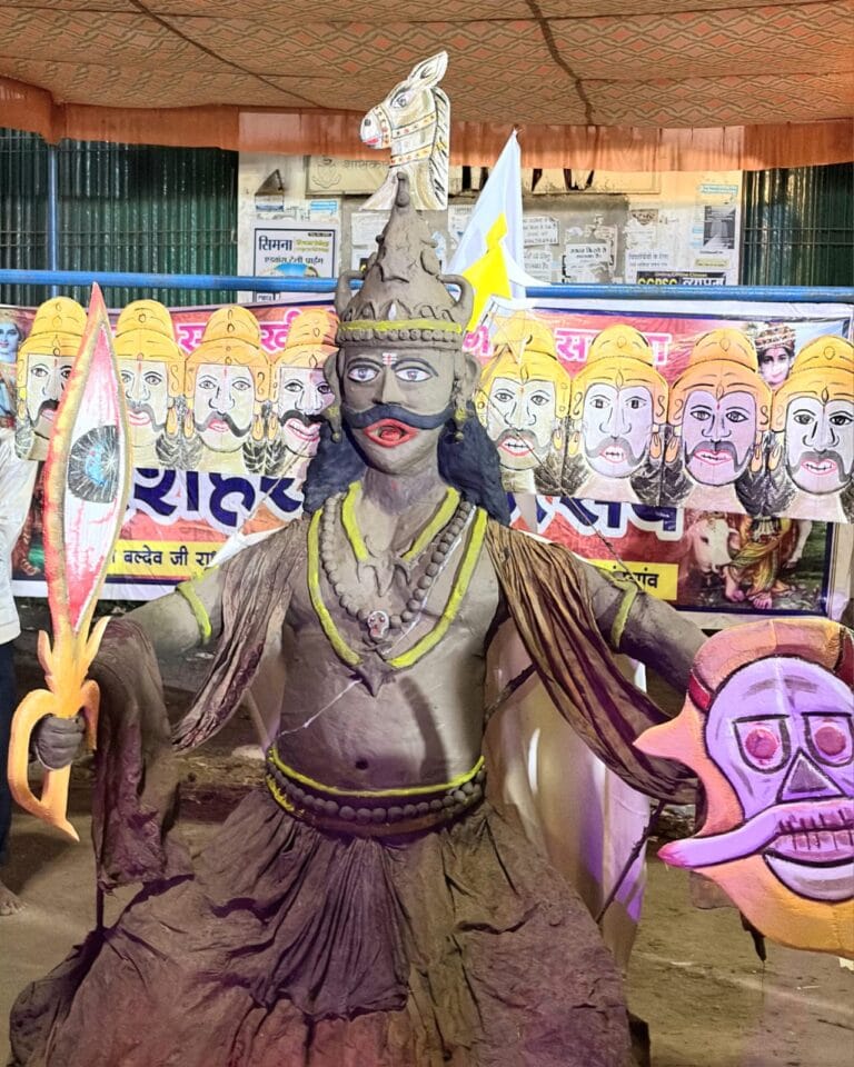 राजनांदगांव : मिट्टी का रावण का वध किया गया – पुरोहित संघ
