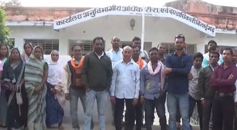 CG : ग्रामीण नाराज, पीडीएस चाँवल वितरण को लेकर दो दलों में विवाद…