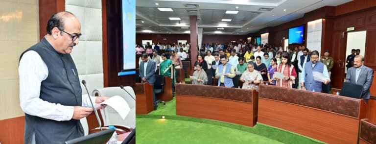 CG : संविधान दिवस पर मंत्रालय में मुख्य सचिव ने मंत्रालयीन अधिकारियों को भारत के संविधान उद्देशिका का कराया सामूहिक वाचन