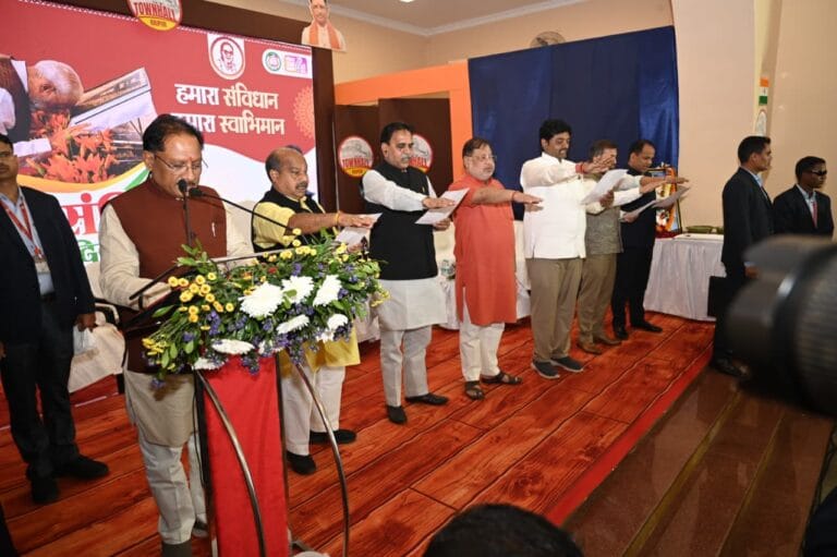 CG : संविधान दिवस पर टाउन हॉल में गरिमामय कार्यक्रम