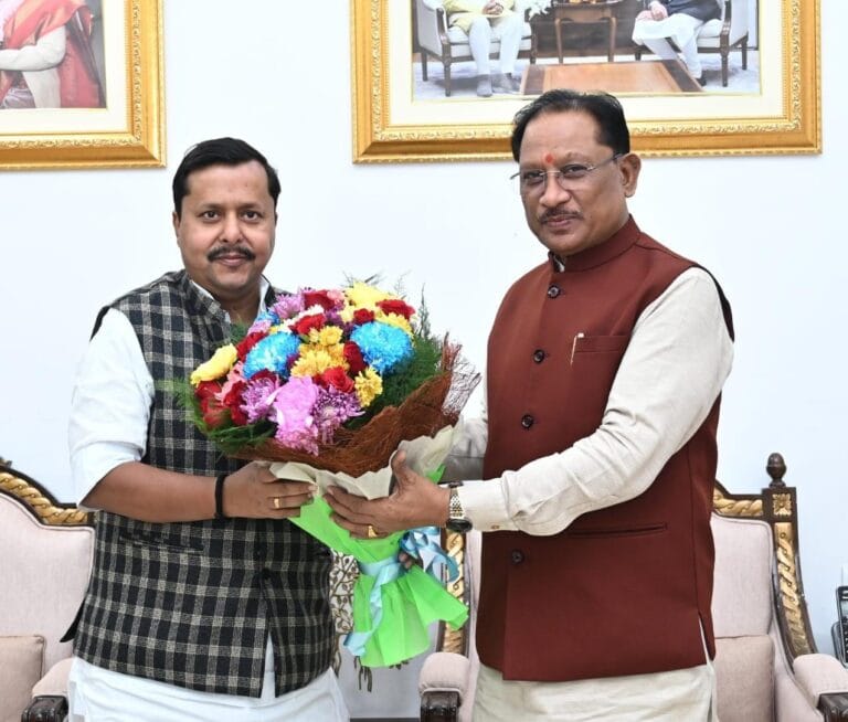 CG : मुख्यमंत्री विष्णु देव साय से बिहार के पथ निर्माण मंत्री नितिन नवीन ने की सौजन्य मुलाकात