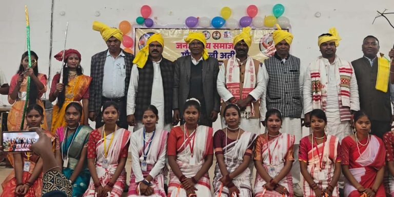CG : शासकीय महाविद्यालय वाड्रफनगर में जनजातीय समाज का गौरवशाली अतित विषय पर कार्यशाला संपन्न