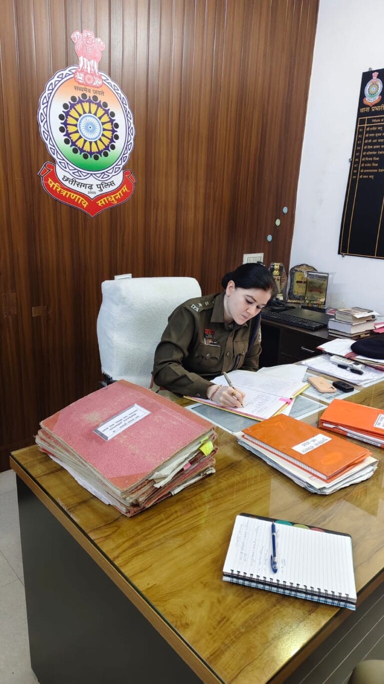 Rajnandgaon: पुलिस अधीक्षक राजनांदगांव ने थाना बसंतपुर का औचक निरीक्षण किया, फरियादियों व पुलिस स्टाफ की समस्याएँ सुनी