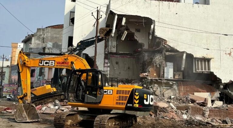 JCB_Action_A_119_2_156.jpg