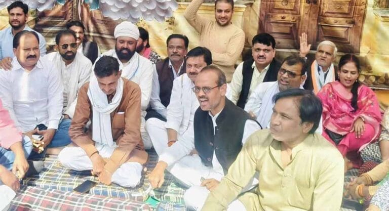 dharna1.jpg