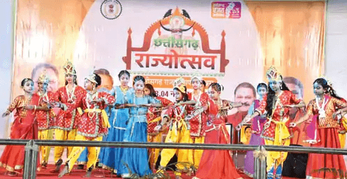 Rajnandgaon : स्कूलों और संस्थानों के कलाकारों ने मनमोहक कार्यक्रम की प्रस्तुति दी