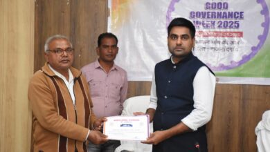 राजनांदगांव : कलेक्टर ने धान खरीदी कार्य में उत्कृष्ट प्रदर्शन करने वाले ग्रामीण कृषि विस्तार अधिकारियों, पटवारियों, समिति प्रबंधकों एवं डाटा एण्ट्री ऑपरेटरों को प्रशस्ति पत्र प्रदान कर किया सम्मानित