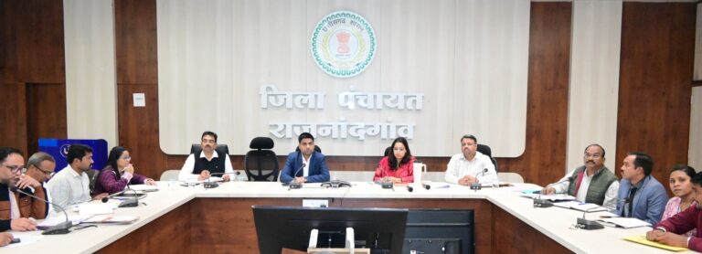 राजनांदगांव : प्रधानमंत्री सूर्यघर मुफ्त बिजली योजना के अंतर्गत सोलर पैनल लगाने के को में लाएं तेजी – कलेक्टर