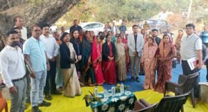 राजनांदगांव : आयुक्त कृषि उत्पादन शहला निगार ने विभिन्न योजनाओं तथा फसल चक्र परिवर्तन कार्यक्रम की प्रगति का अवलोकन करने विभिन्न ग्रामों का किया निरीक्षण