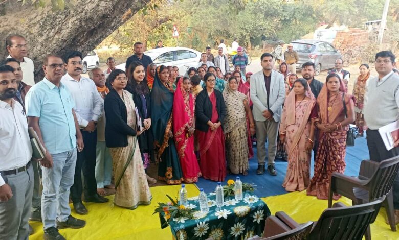 राजनांदगांव : आयुक्त कृषि उत्पादन शहला निगार ने विभिन्न योजनाओं तथा फसल चक्र परिवर्तन कार्यक्रम की प्रगति का अवलोकन करने विभिन्न ग्रामों का किया निरीक्षण