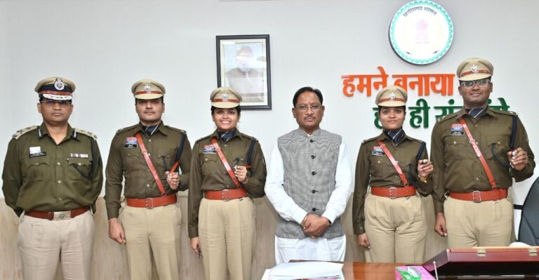 रायपुर : मुख्यमंत्री साय से प्रशिक्षु आईपीएस अधिकारियों ने की सौजन्य भेंट
