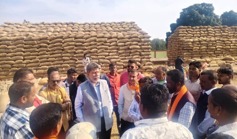 CG : विधायक किरण देव ने जामावाड़ा धान खरीदी केंद्र में व्यवस्था का किया निरीक्षण