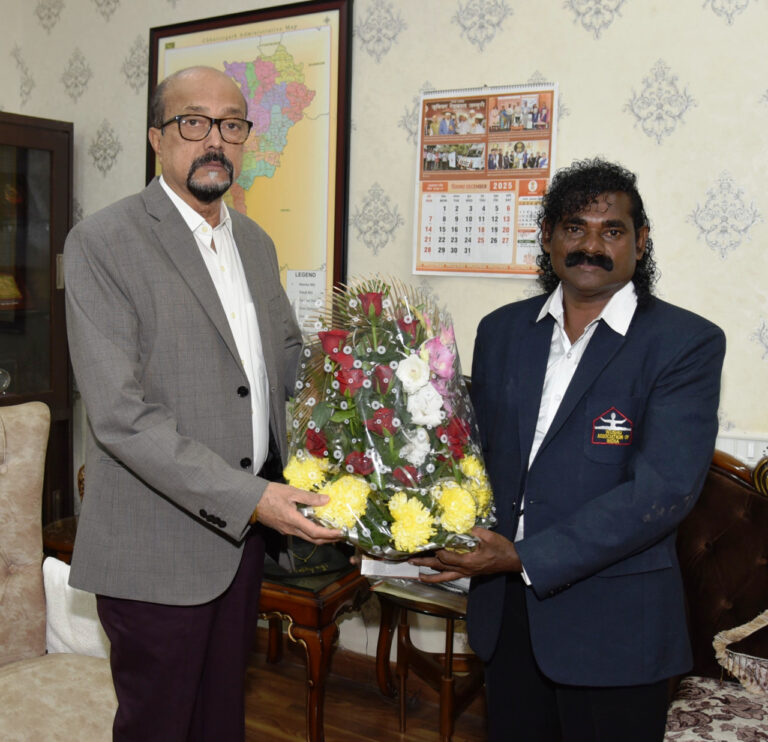 CG : राज्यपाल डेका से वुशु एसोसिएशन के महासचिव ने की भेंट