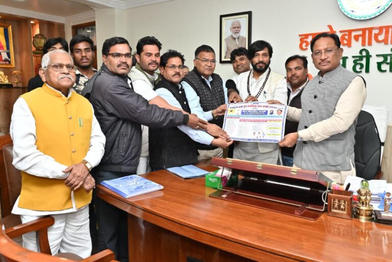 CG : मुख्यमंत्री विष्णुदेव साय से सतनामी विकास परिषद के प्रतिनिधिमंडल ने की सौजन्य भेंट