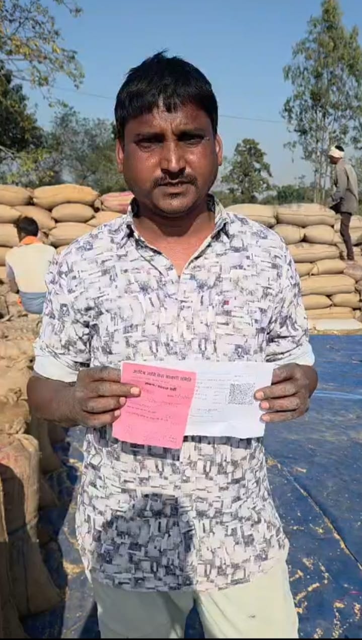 CG : सोसाइटी में सुगमता से धान विक्रय की सुगम सुविधाओं की किसान ने की सराहना