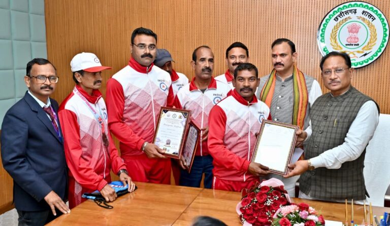 CG : मुख्यमंत्री साय से मास्टर एथलीट फेडरेशन ऑफ इंडिया के प्रतिभागियों ने की सौजन्य भेंट