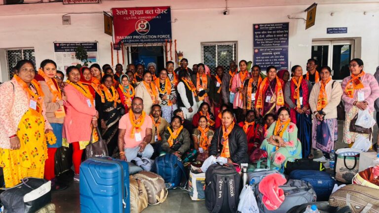 CG : रामलला दर्शन के लिए 850 श्रद्धालु भारत गौरव ट्रेन से अयोध्या रवाना