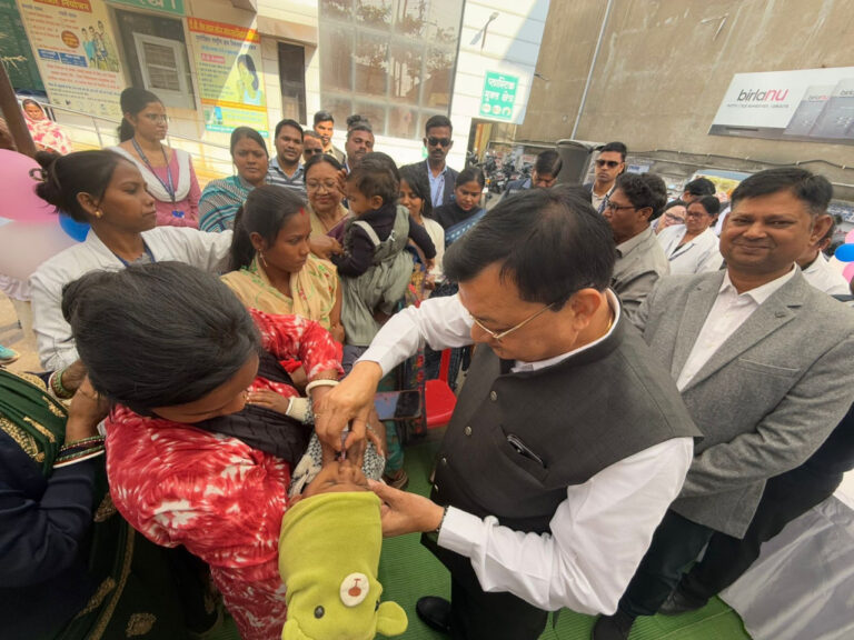 CG : बच्चों को पोलियो की खुराक पिलाकर मंत्री लखनलाल देवांगन ने किया पल्स पोलियो अभियान का शुभारंभ