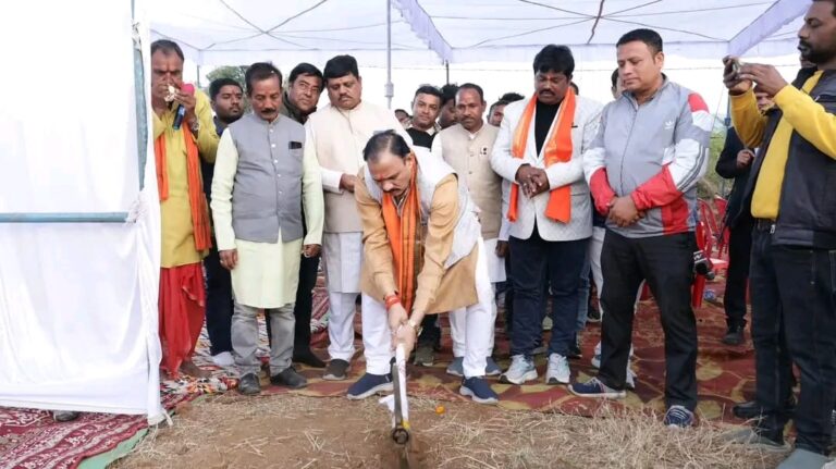 CG : स्वास्थ्य मंत्री ने चिरमिरी में आधुनिक शासकीय पॉलिटेक्निक भवन का किया भूमिपूजन