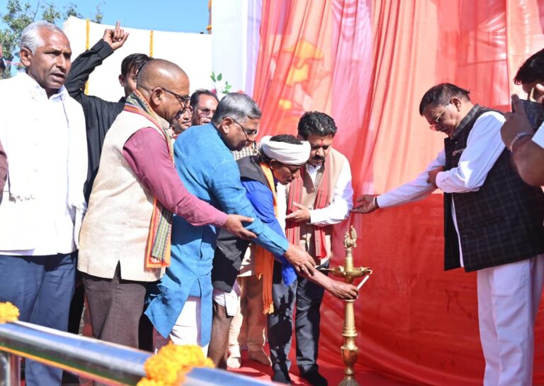 CG : छत्तीसगढ़ के निर्माता पूर्व प्रधानमंत्री श्रद्धेय अटल बिहारी वाजपेयी जी की विचारधारा पर आगे बढ़ रहा प्रदेश – उपमुख्यमंत्री विजय शर्मा
