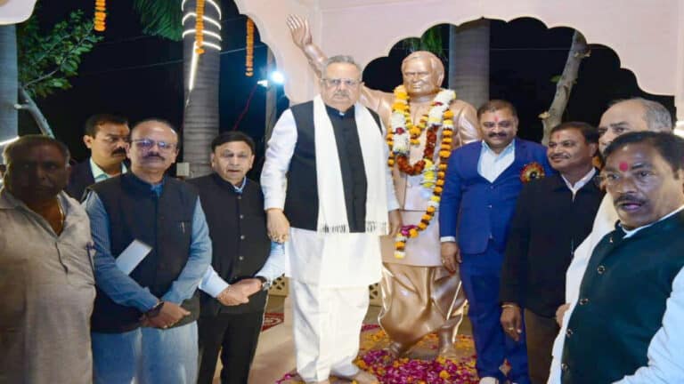 Rajnandgaon: विधानसभा अध्यक्ष डॉ. रमन सिंह ने अटल परिसर राजनांदगांव में भारत रत्न श्री अटल बिहारी वाजपेयी की जयंती सुशासन दिवस कार्यक्रम में हुए शामिल