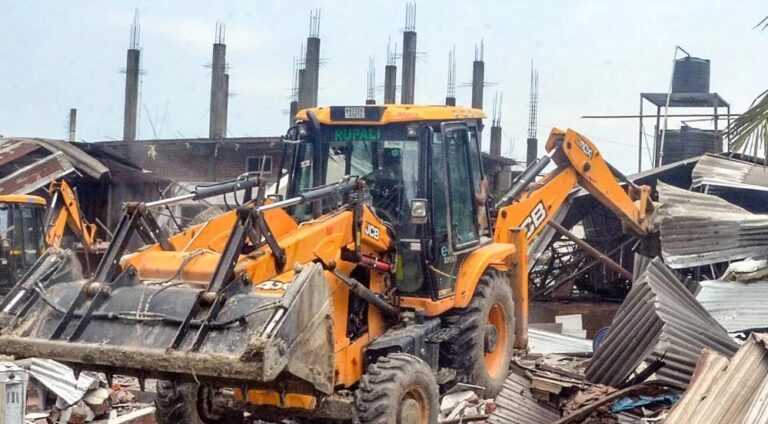 JCB_Action_A_119_3_156.jpg