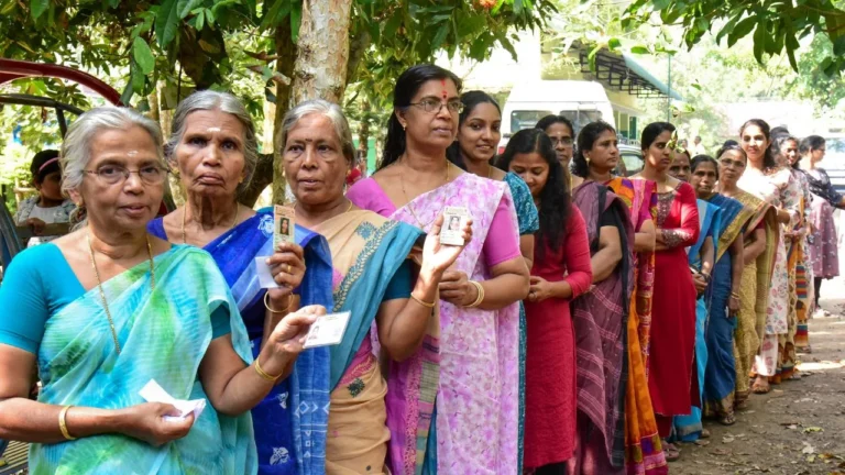 Kerala Election Results 2025 LIVE: LDF-UDF-BJP में कांटे की टक्कर, 2026 चुनाव का सेमीफाइनल