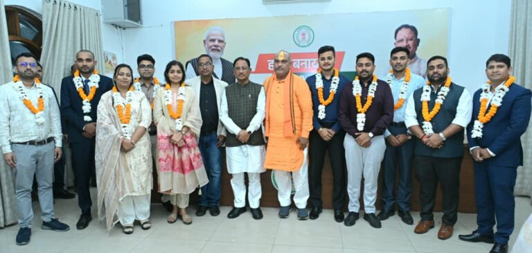 CG : मुख्यमंत्री विष्णु देव साय से छत्तीसगढ़ लोक सेवा आयोग 2024 के टॉप 10 अभ्यर्थियों ने की सौजन्य भेंट