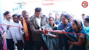 CG: कड़ाके की ठंड में सुबह-सुबह गांवों तक पहुंचे वित्त मंत्री श्री चौधरी, विकास कार्यों को दी नई गति