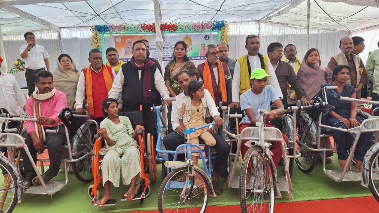 मोहला : “प्रशासन गांव की ओर” शिविर के माध्यम से जिला प्रशासन पहुँचा मानपुर
