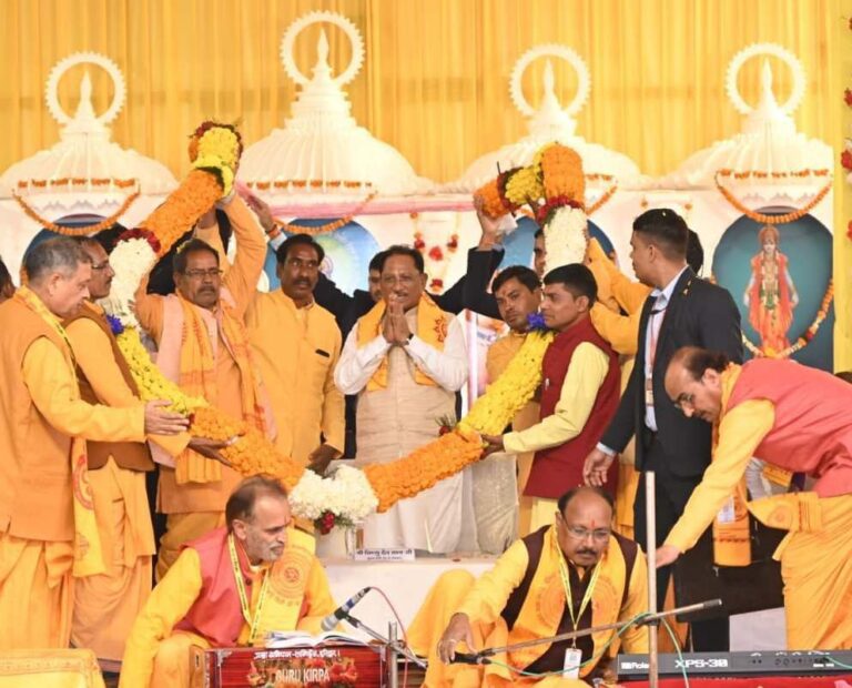 CG: मुख्यमंत्री हसौद में 251 कुण्डीय गायत्री महायज्ञ में हुए शामिल, गायत्री मंत्र मानव जीवन को ऊर्जावान और संस्कारित बनाते हैं: मुख्यमंत्री श्री साय