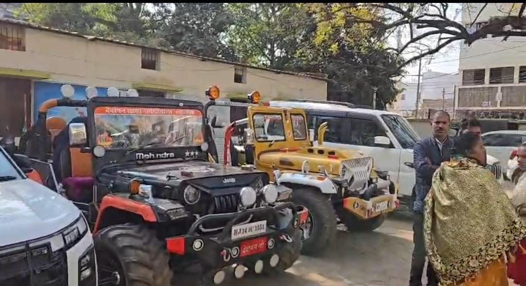 Rajnandgaon: कडुवाघूंट के समाचार का असर - जीई रोड पर मस्ती कर रहे बच्चों का वीडियो वायरल, पुलिस ने सभी गाड़ी मालिकों पर की कार्रवाई