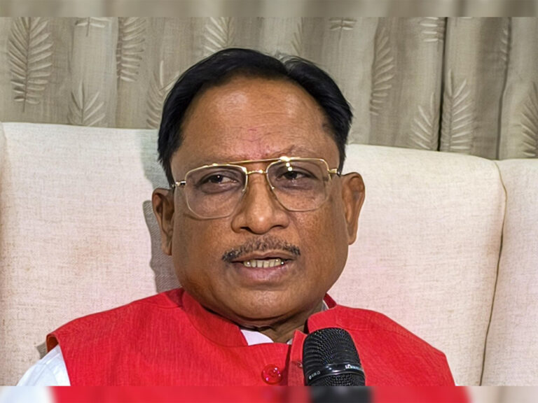 ‘पूना मारगेम’ से शांति की ओर मजबूती से बढ़ते कदम: बीजापुर में 34 माओवादी कैडरों ने किया आत्मसमर्पण