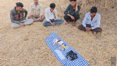 Rajnandgaon: खेत में जुआ खेल रहे 05 जुआरियो पर की गयी कार्यवाही