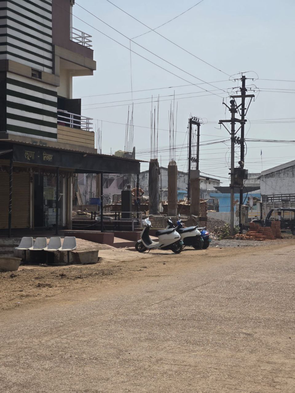 Rajnandgaon: जनता कॉलोनी में 24 मीटर सड़क पर अवैध निर्माण का आरोप, निगम व गृह निर्माण मंडल से कार्रवाई की मांग