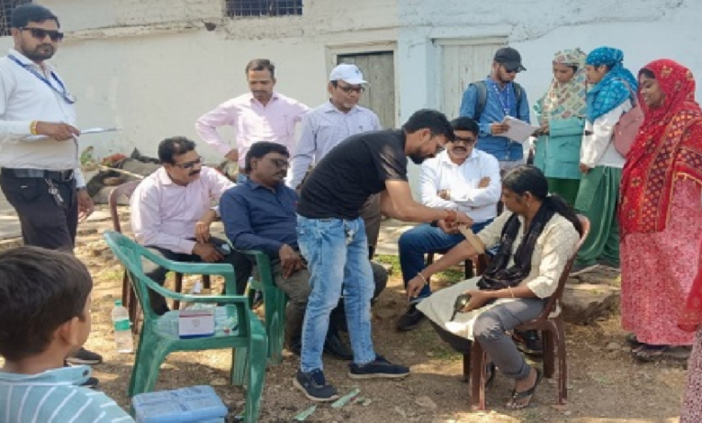 CG : पीलिया से प्रभावित मरीजों का रक्त नमूना लिया गया…