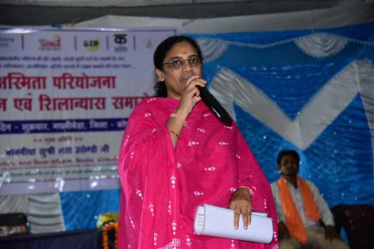 CG : विधायक ने ग्राम मथनीबेड़ा में ‘अस्मिता परियोजना’ का शुभारंभ