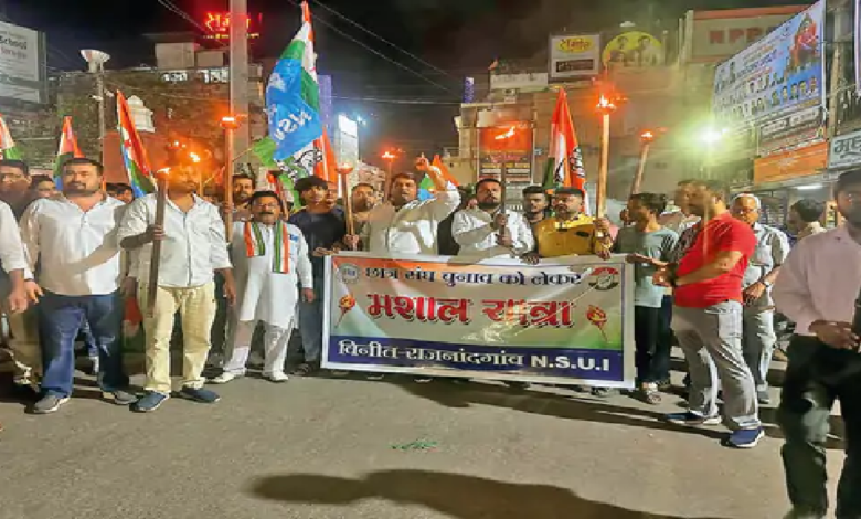 राजनांदगांव : छात्र संघ चुनाव कराने की मांग को लेकर मशाल यात्रा…