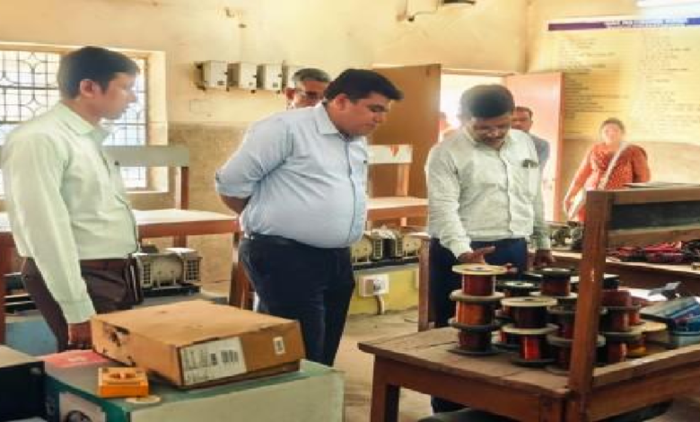 CG : कलेक्टर ने किया पॉलिटेक्निक कॉलेज का निरीक्षण, अव्यवस्थाओं पर नाराज़गी, त्वरित सुधार के निर्देश…