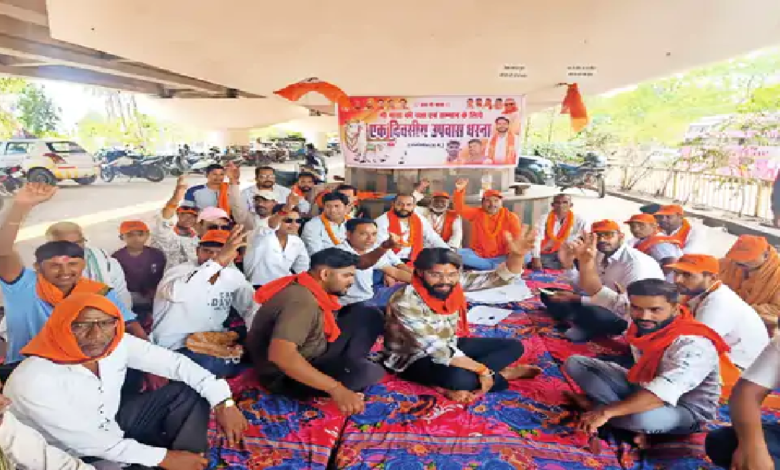 राजनांदगांव : गौ माता के सम्मान में शिवसेना का उपवास, सीएम के नाम सौंपा ज्ञापन…